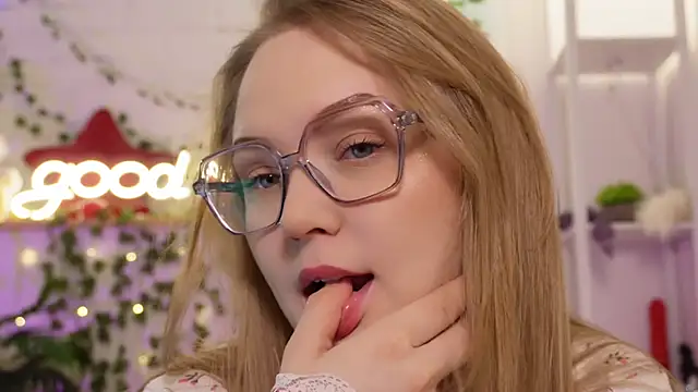 MonicaAsis online show from 02/03/26, 05:51