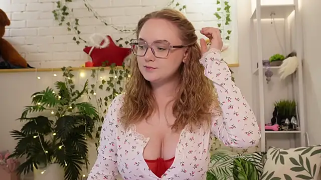 MonicaAsis online show from 10/14/25, 05:35