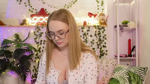 MonicaAsis online show from 12/20/25, 06:11