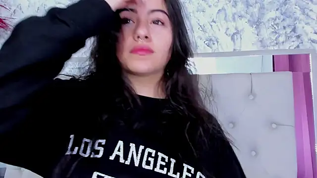 Snapshot of Megan_rossee chatting on 12/01/25, 11:11 Megan rossee online show from 12/01/25, 11:11