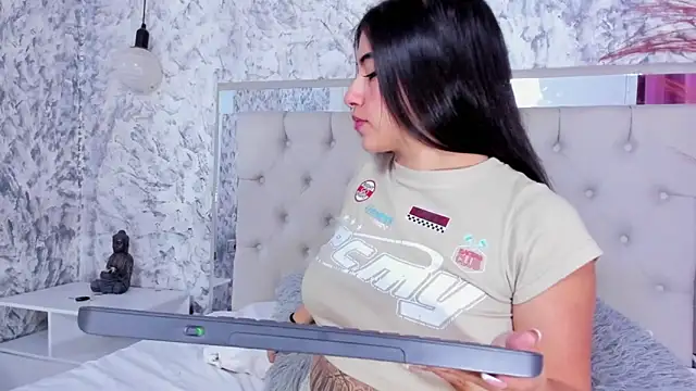 Snapshot of Megan_rossee chatting on 11/05/25, 11:13 Megan rossee online show from 11/05/25, 11:13