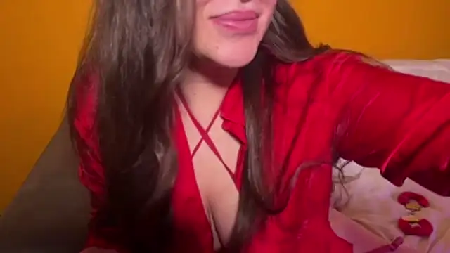 Snapshot of Elinatiranda chatting on 05/20/26, 10:18 Elinatiranda online show from 05/20/26, 10:18