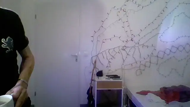 Snapshot of brunoguunot chatting on 12/26/24, 07:16 brunoguunot online show from 12/26/24, 07:16