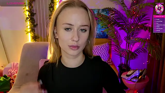 SashaBrooks online show from 12/15/25, 02:01