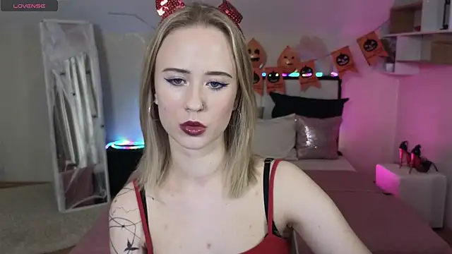 SashaBrooks online show from 10/27/25, 01:34