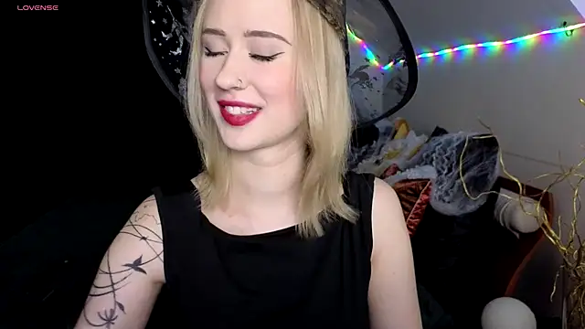 SashaBrooks online show from 10/30/25, 06:05