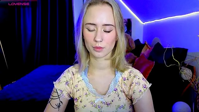 SashaBrooks online show from 10/23/25, 01:54