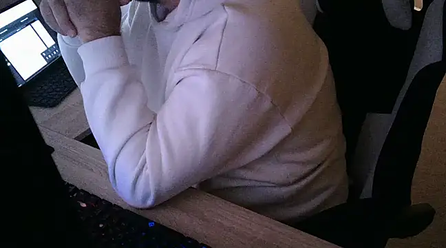 Snapshot of zebymasry chatting on 12/30/24, 02:20 zebymasry online show from 12/30/24, 02:20