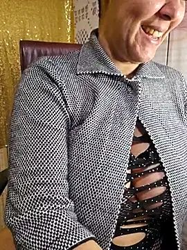 Snapshot of Foxlady2271 chatting on 02/16/25, 11:17 Foxlady2271 online show from 02/16/25, 11:17