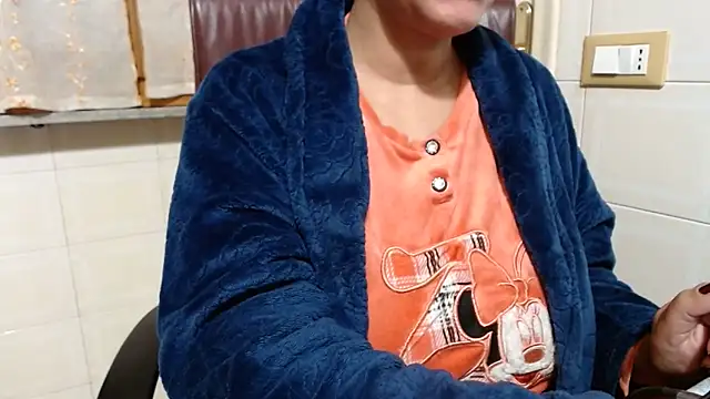 Foxlady2271 online show from 12/04/25, 03:55