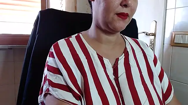 Foxlady2271 online show from 05/27/26, 08:54
