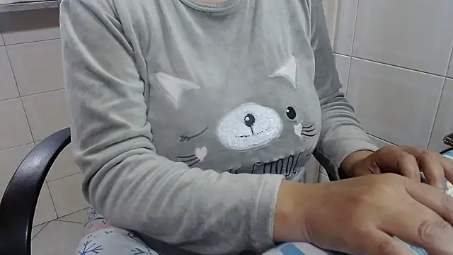 Foxlady2271 online show from 11/09/25, 09:24