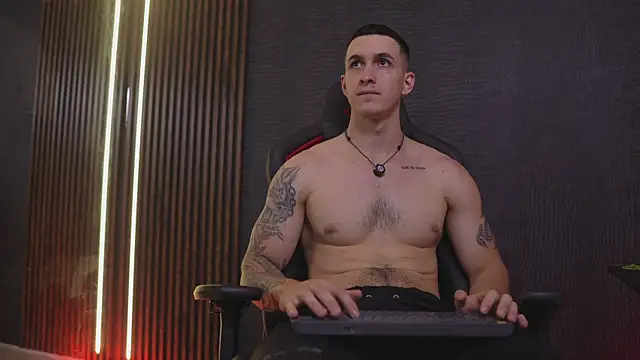 JacksonOlsenn online show from 04/08/26, 08:43