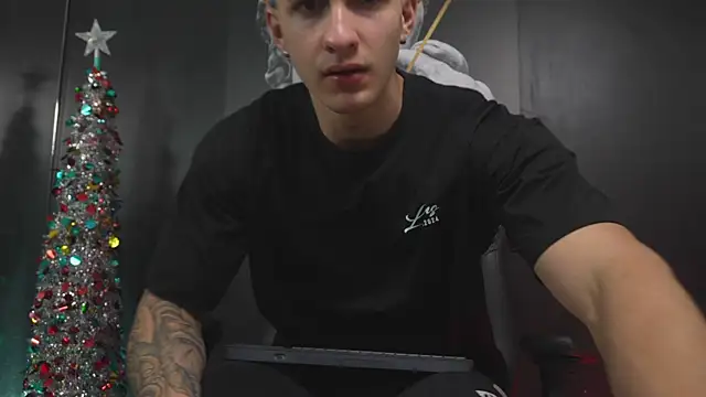 JacksonOlsenn online show from 12/17/25, 08:36