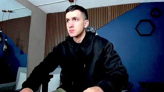 Snapshot of JacksonOlsenn chatting on 02/27/25, 12:01 JacksonOlsenn online show from 02/27/25, 12:01