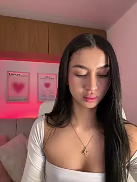 Snapshot of maddy_bronw_ chatting on 09/18/25, 11:19 maddy bronw online show from 09/18/25, 11:19