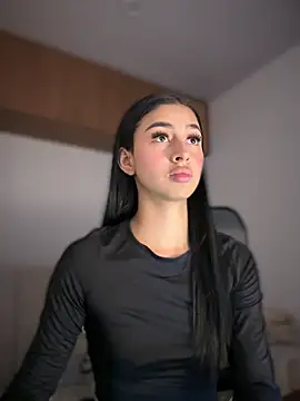 Snapshot of maddy_bronw_ chatting on 02/19/25, 02:23 maddy bronw online show from 02/19/25, 02:23