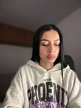 Snapshot of maddy_bronw_ chatting on 02/18/25, 12:05 maddy bronw online show from 02/18/25, 12:05
