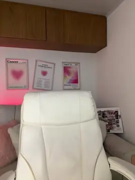 maddy bronw  online show from 03/30/26, 10:44