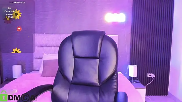 Cristal  adams online show from 11/06/25, 12:20