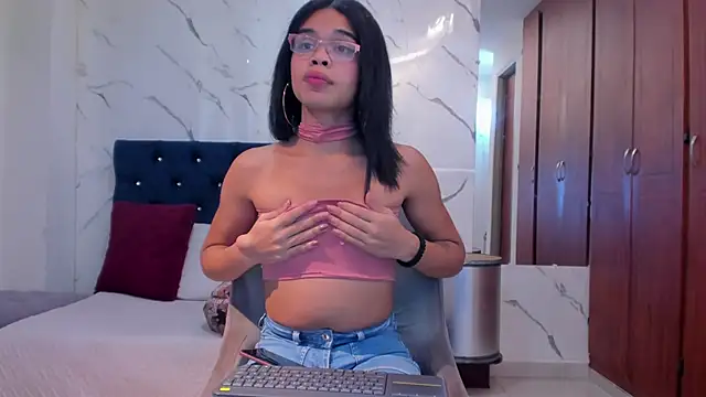 evelyn wine online show from 11/01/25, 03:17