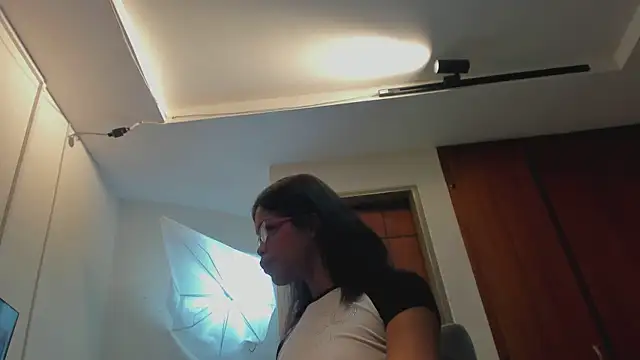 evelyn wine online show from 10/11/25, 01:01