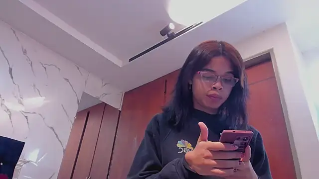 evelyn wine online show from 10/13/25, 07:04