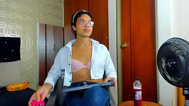 evelyn wine online show from 03/11/25, 08:20