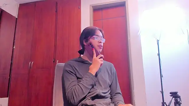 evelyn wine online show from 09/20/25, 07:08