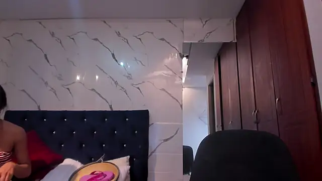 evelyn wine online show from 10/02/25, 08:01