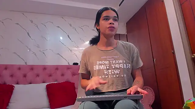 Snapshot of evelyn_wine chatting on 11/11/25, 10:10 evelyn wine online show from 11/11/25, 10:10