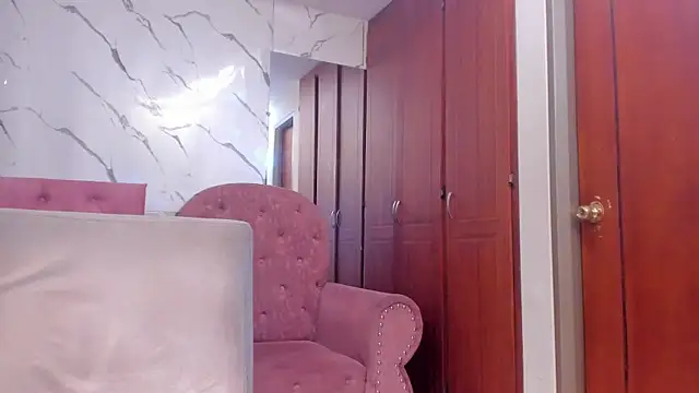 Snapshot of evelyn_wine chatting on 12/02/25, 07:37 evelyn wine online show from 12/02/25, 07:37