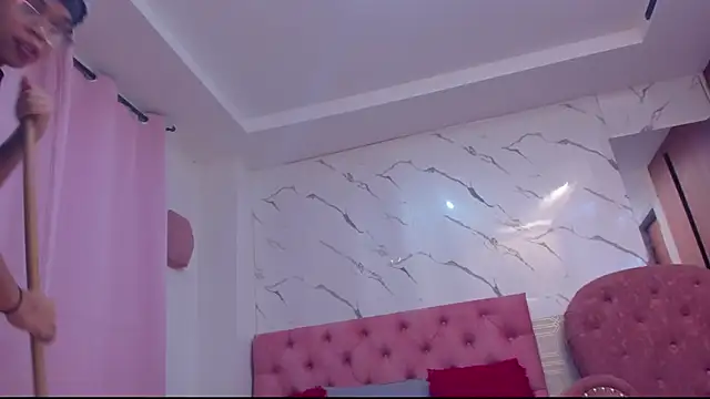 Snapshot of evelyn_wine chatting on 11/12/25, 07:07 evelyn wine online show from 11/12/25, 07:07