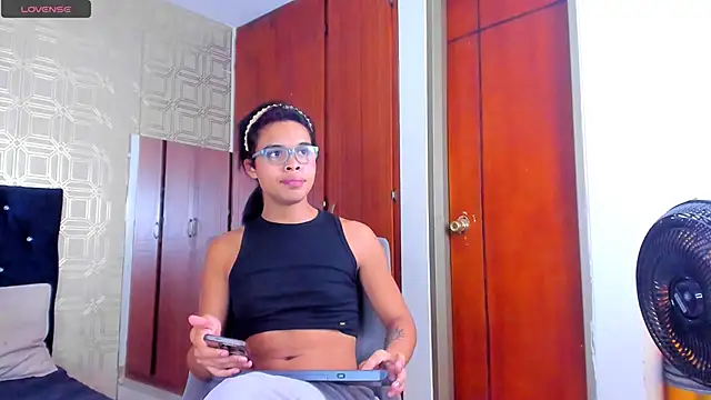 evelyn wine online show from 03/08/25, 12:11