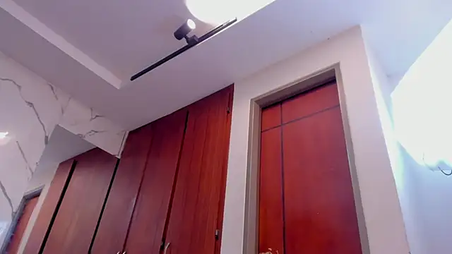 evelyn wine online show from 10/17/25, 01:13