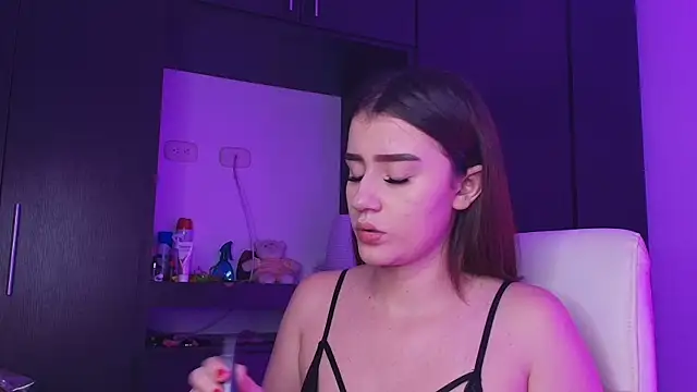Snapshot of TinaJonnes_ chatting on 06/25/26, 04:43 TinaJonnes online show from 06/25/26, 04:43