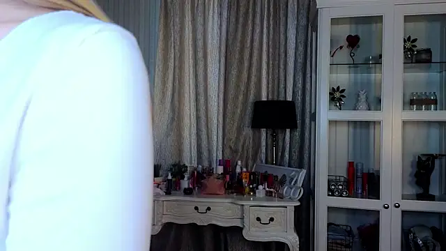 AnneFoxy online show from 04/25/26, 07:22