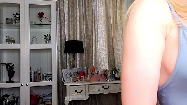 Snapshot of AnneFoxy chatting on 02/04/26, 07:14 AnneFoxy online show from 02/04/26, 07:14