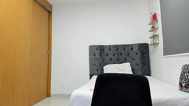 Samanthagax online show from 10/26/25, 09:04