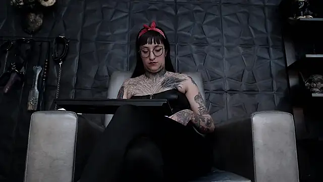 Agata Darkness online show from 11/26/25, 10:43