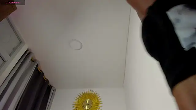 Snapshot of ronnie_7777 chatting on 11/14/25, 04:27 ronnie 7777 online show from 11/14/25, 04:27