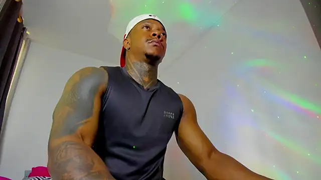 Snapshot of ronnie_7777 chatting on 10/24/25, 04:39 ronnie 7777 online show from 10/24/25, 04:39