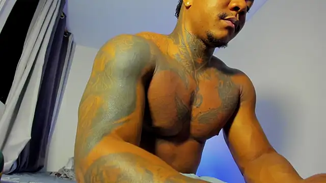 Snapshot of ronnie_7777 chatting on 09/20/25, 02:27 ronnie 7777 online show from 09/20/25, 02:27