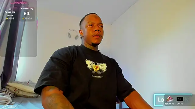 Snapshot of ronnie_7777 chatting on 09/22/25, 08:37 ronnie 7777 online show from 09/22/25, 08:37