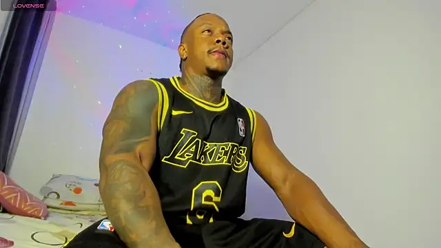 Snapshot of ronnie_7777 chatting on 09/09/25, 02:21 ronnie 7777 online show from 09/09/25, 02:21