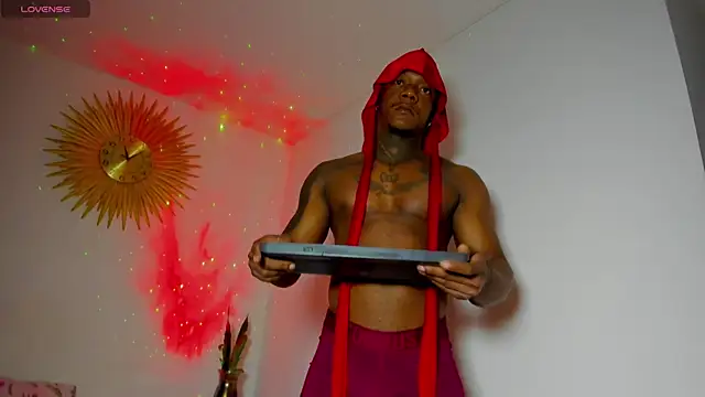 Snapshot of ronnie_7777 chatting on 11/18/25, 04:16 ronnie 7777 online show from 11/18/25, 04:16