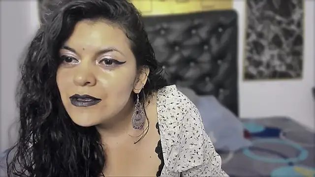 Snapshot of scarlett_w0lf chatting on 11/20/25, 01:56 scarlett w0lf online show from 11/20/25, 01:56