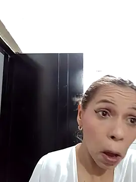 Snapshot of SusanLeroy chatting on 03/22/25, 03:52 SusanLeroy online show from 03/22/25, 03:52