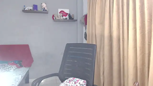 Snapshot of SusanLeroy chatting on 12/18/25, 09:58 SusanLeroy online show from 12/18/25, 09:58