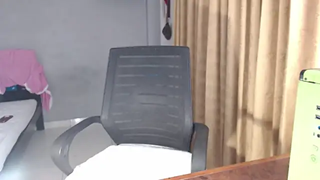 Snapshot of SusanLeroy chatting on 11/28/25, 09:20 SusanLeroy online show from 11/28/25, 09:20